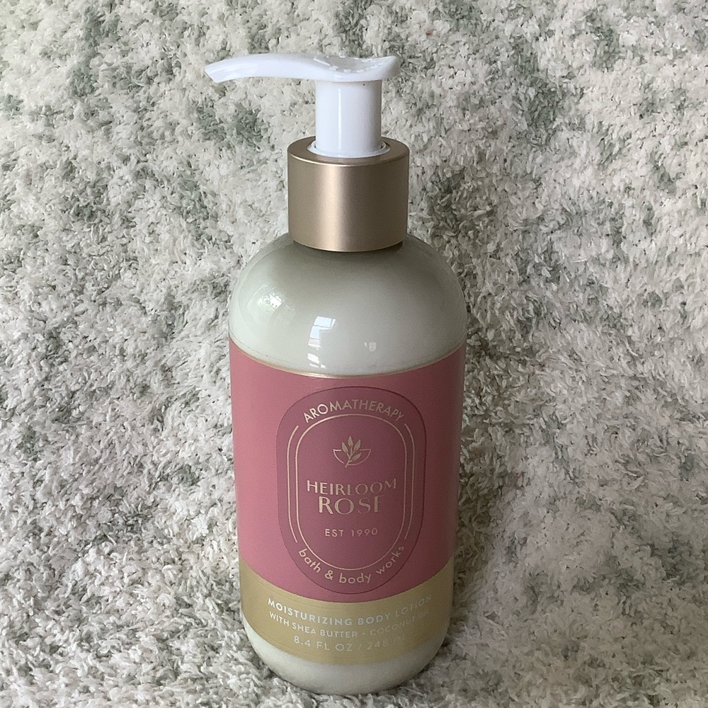 Bath & Body Works Scented Heirloom Rose Moisturizing body Lotion NWT 8.4oz